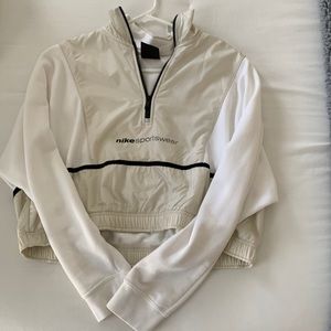 Cropped Nike sweatshirt